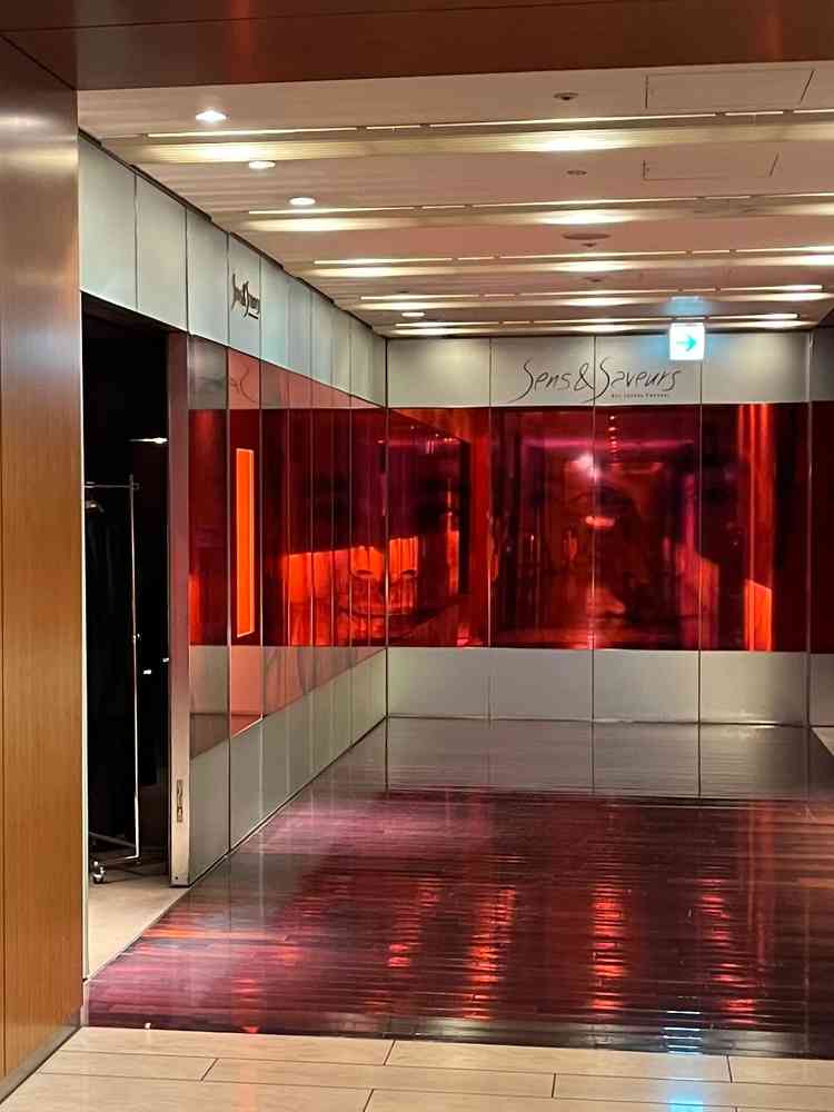 入り口は華やかでびっくりしました笑　当日は入り口に置くウェルカムボードも無料で貸していただけます。