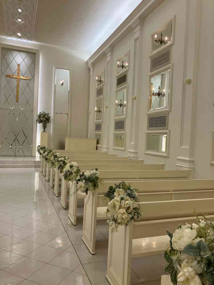 チャペル別角度から。白を基調としています。