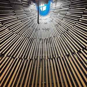 チャペルの上からさす光がとても素敵でした。