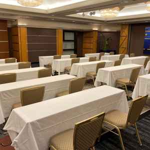 披露宴会場の写真。下はカーペットで高級感がありました。