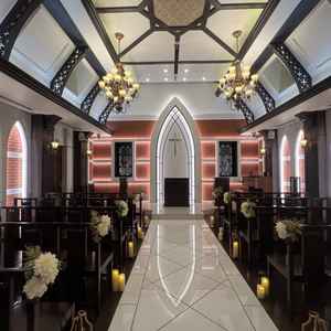 チャペル。こじんまりとしているがとても綺麗で素敵な空間