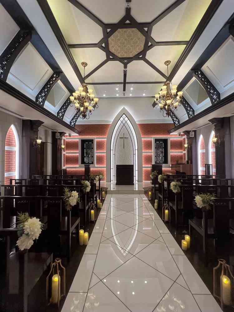 チャペル。こじんまりとしているがとても綺麗で素敵な空間