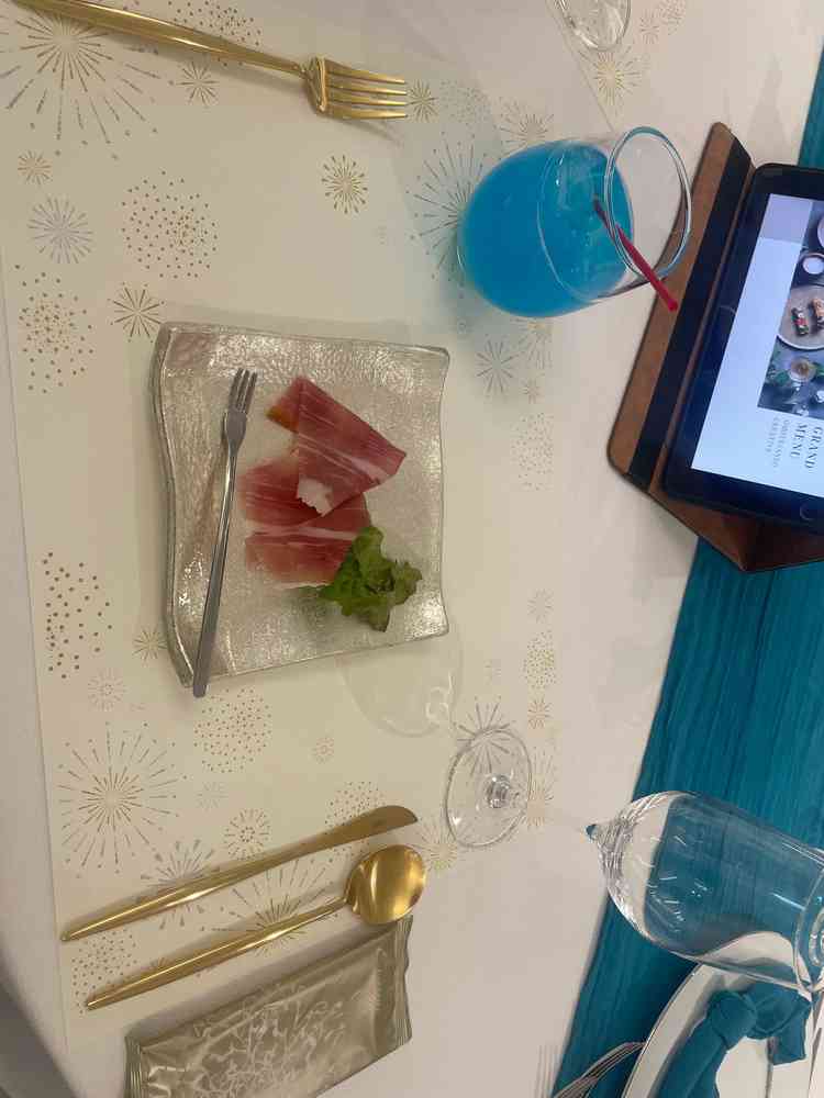 ウェルカムスペースで平田牧場のハムが出てきます