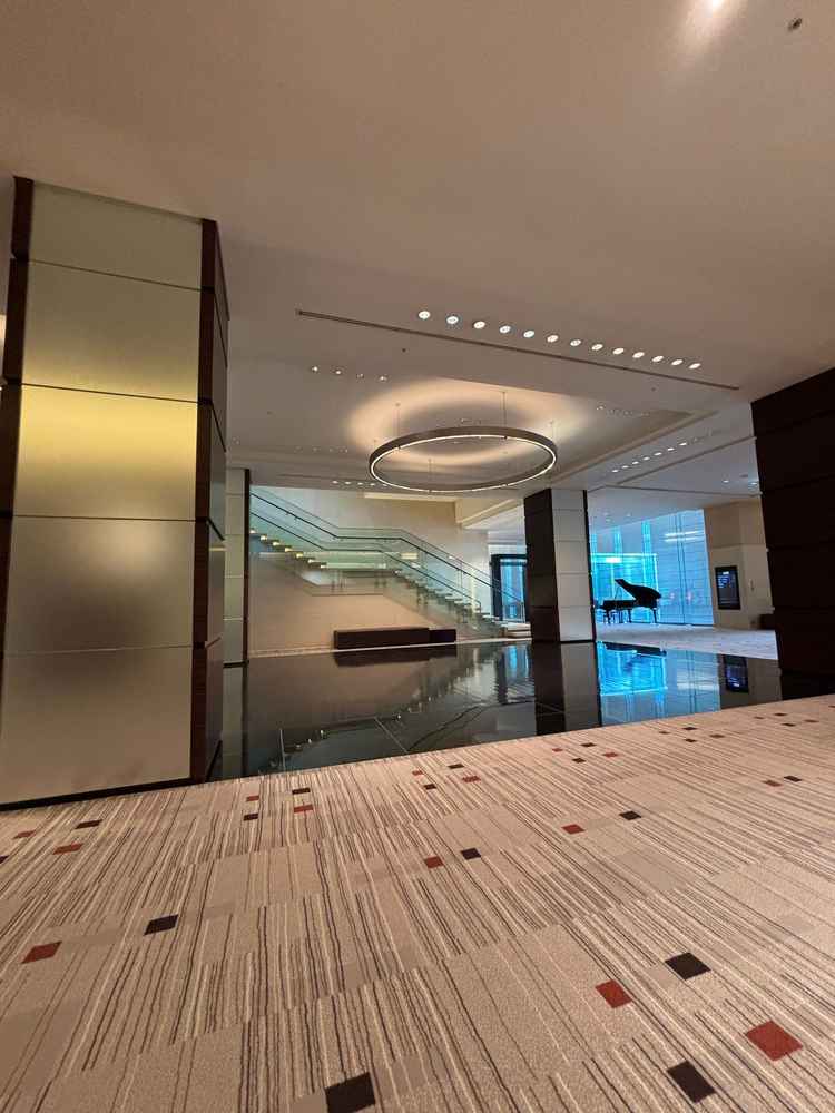 この階段でフラワーシャワーをされてる方がいらっしゃってとても楽しそうでした。