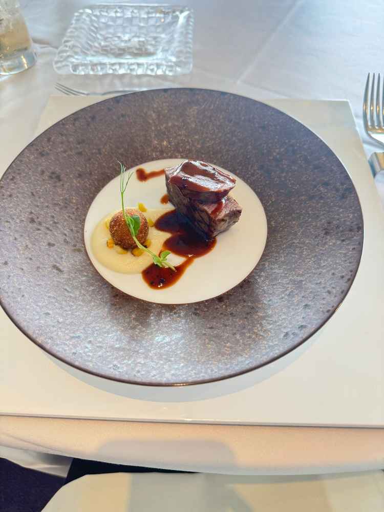 お肉もすごく柔らかく、味付けからソースまですごく好みでおいしかったのでまた皆で食べたいと思いました。