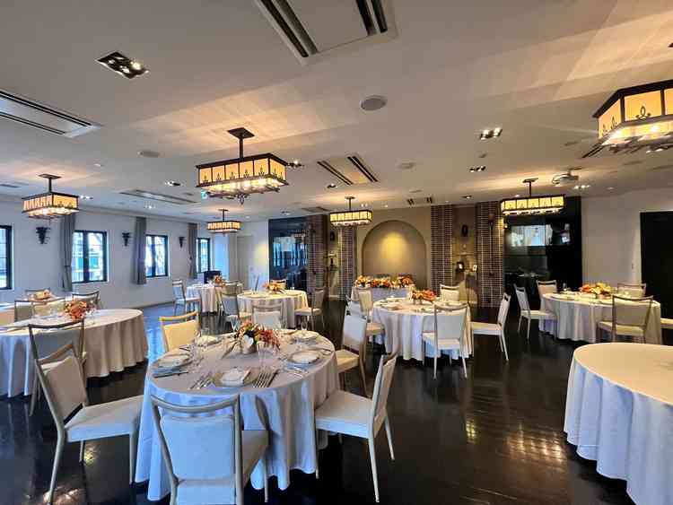 披露宴会場（ブラウン調）