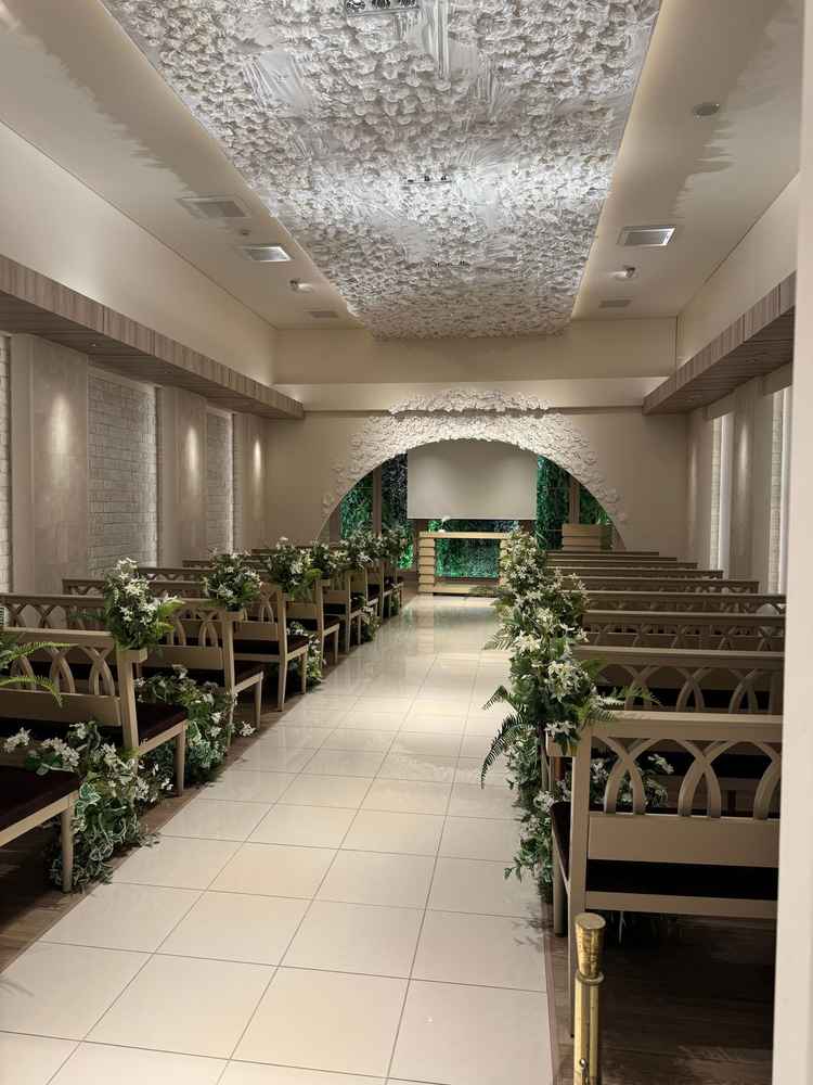 チャペルはグリーンと白を基調としており、落ち着いた雰囲気