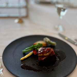 お料理はとても美味しく、シェフがわざわざご挨拶に来てくださり、説明いただきました。