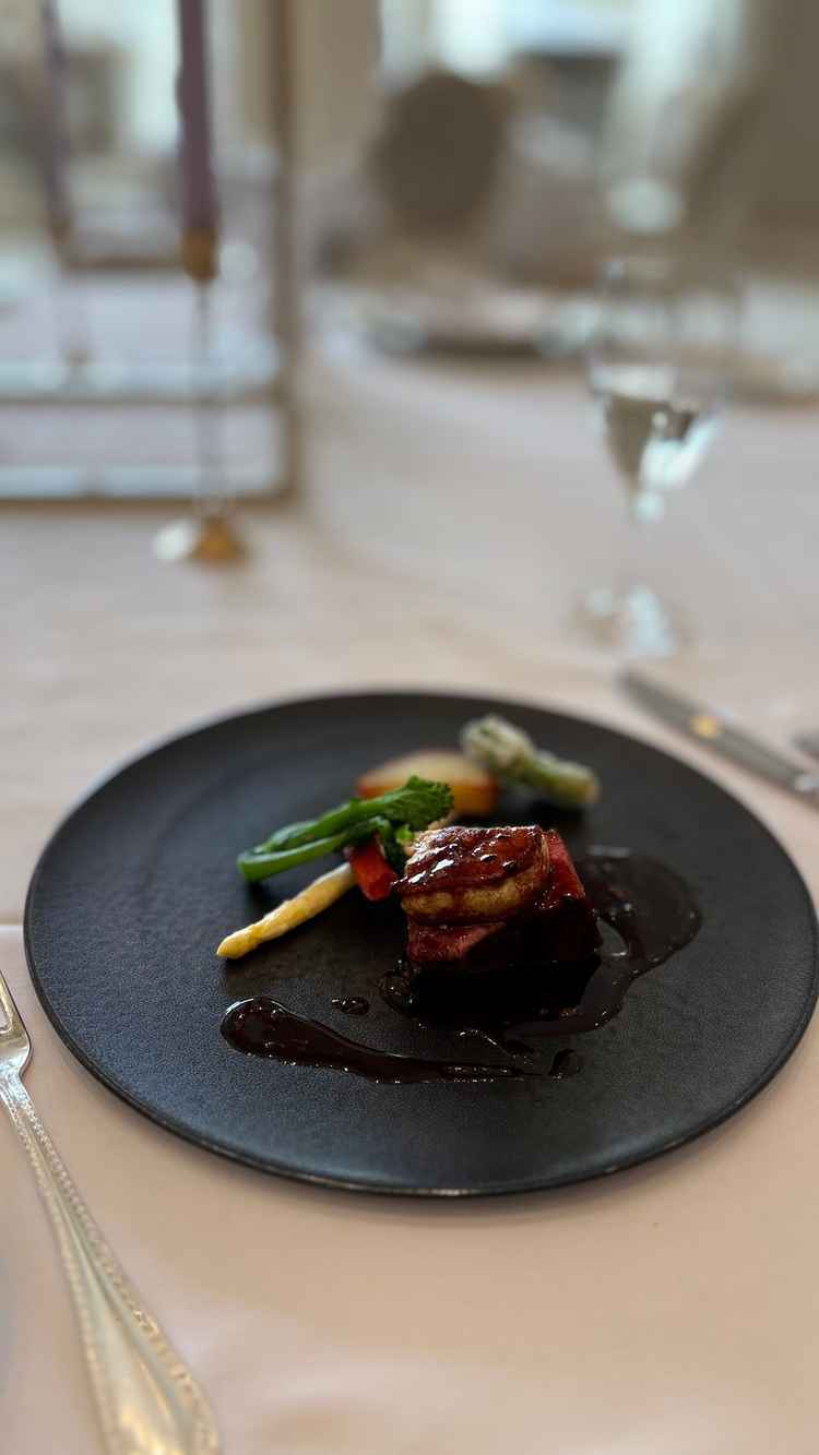 お料理はとても美味しく、シェフがわざわざご挨拶に来てくださり、説明いただきました。