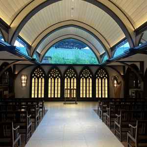 式場の様子。八坂の塔が望める。