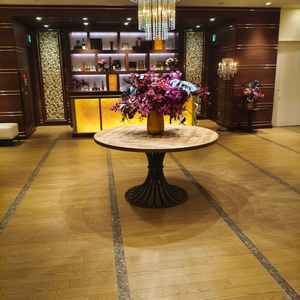 披露宴の前のスペースに参列者とコミュニケーションが取れ、ウェルカムパーティができるスペースです。