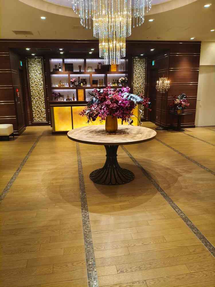 披露宴の前のスペースに参列者とコミュニケーションが取れ、ウェルカムパーティができるスペースです。