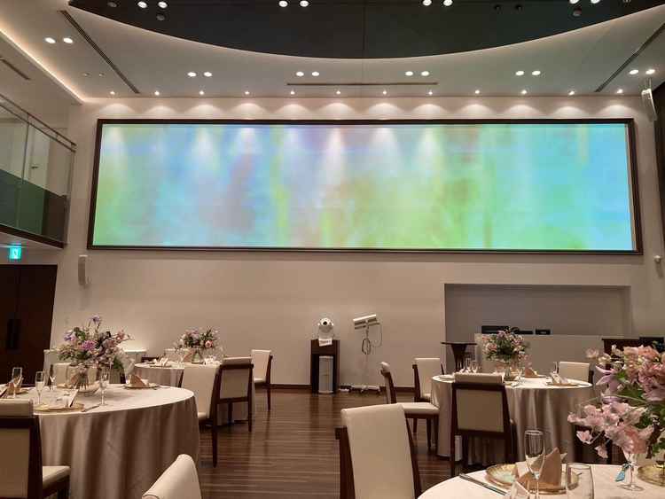 会場の大きなスクリーン