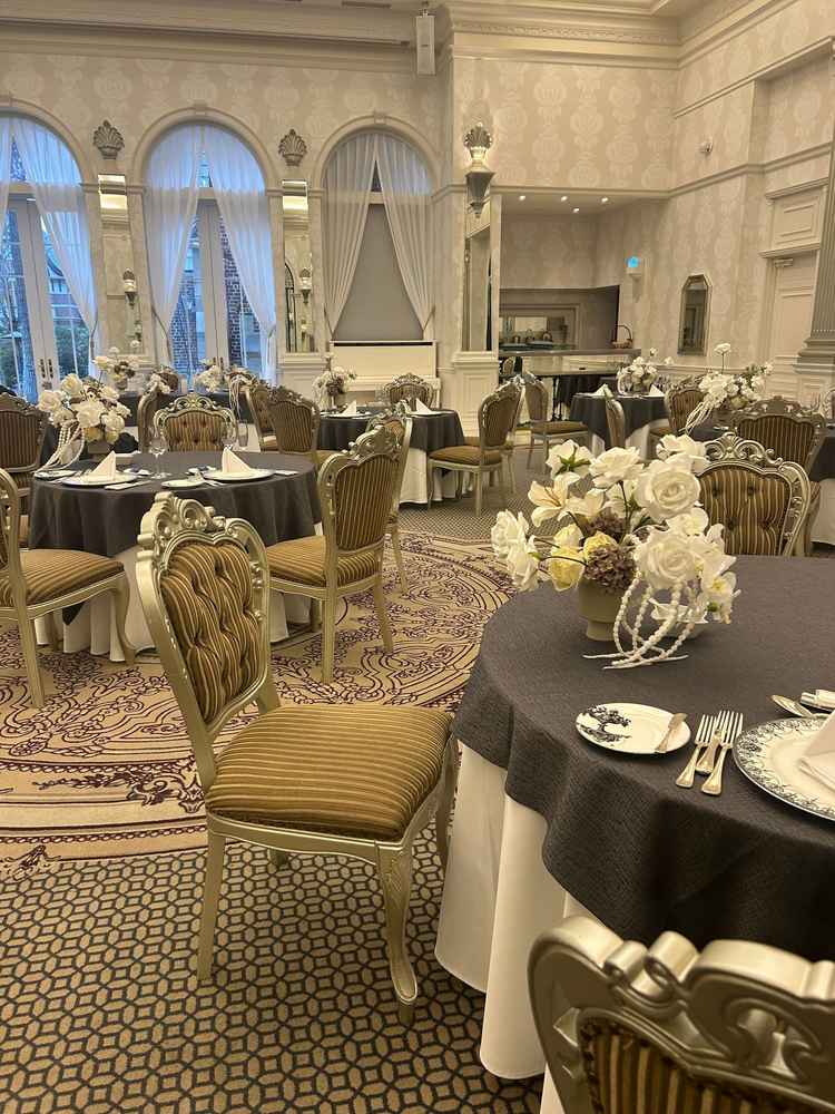 披露宴会場です。日本では感じられない世界観だと思いました。椅子も当時のものを海外から取り寄せています