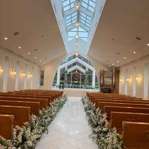 開放感のあるチャペル内観