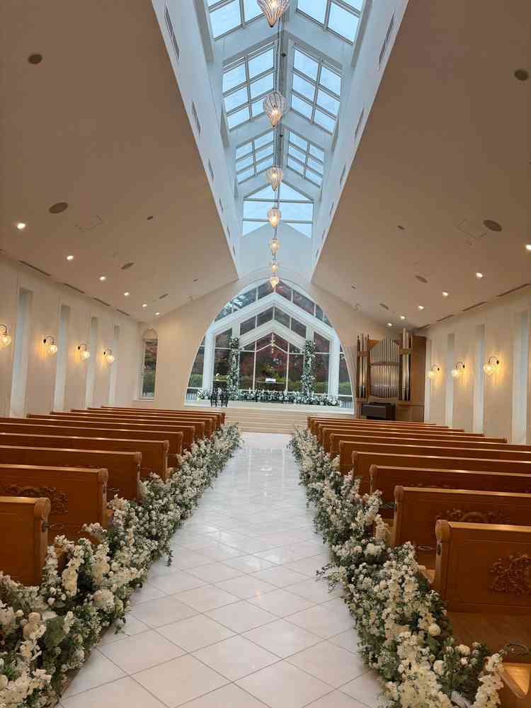 開放感のあるチャペル内観