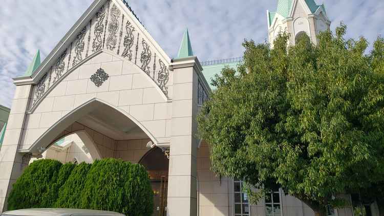 式場外観。きれいに手入れされており期待感が高まる。