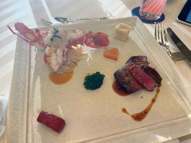 食事のコースはお肉の17000円のコースかな？家族は喜んでくれるかなとお話ししておりました。