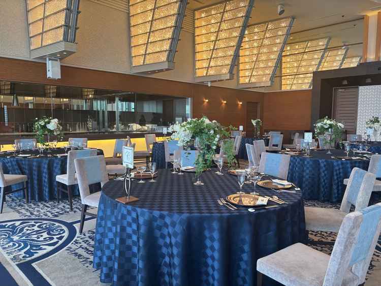 披露宴会場。30人から40人と聞いていましたが、かなり広いお部屋でした！色味も景色も満点です。