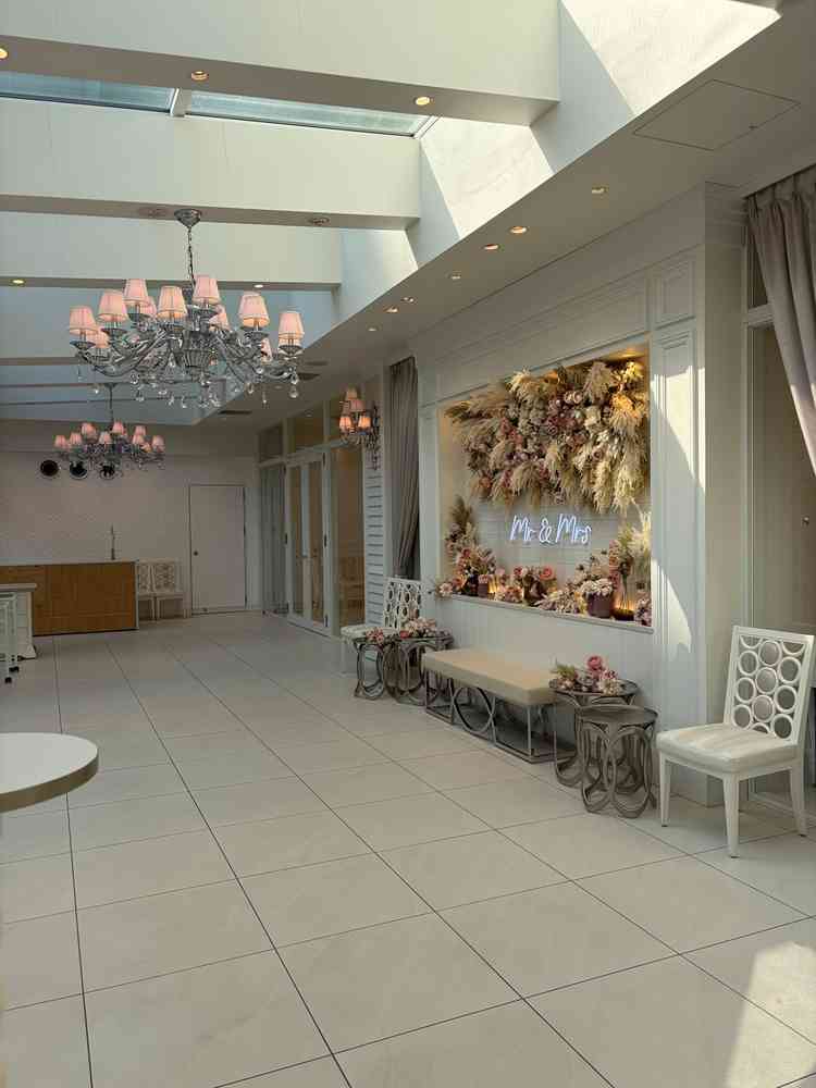 ゲストと歓談できる広場と写真映するスポット。