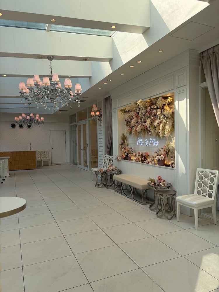 ゲストと歓談できる広場と写真映するスポット。