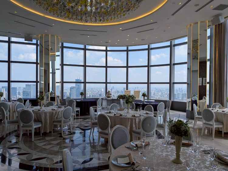 披露宴会場。カーテンが開いた時の感動はゲストにも楽しんでもらえそうと思った。