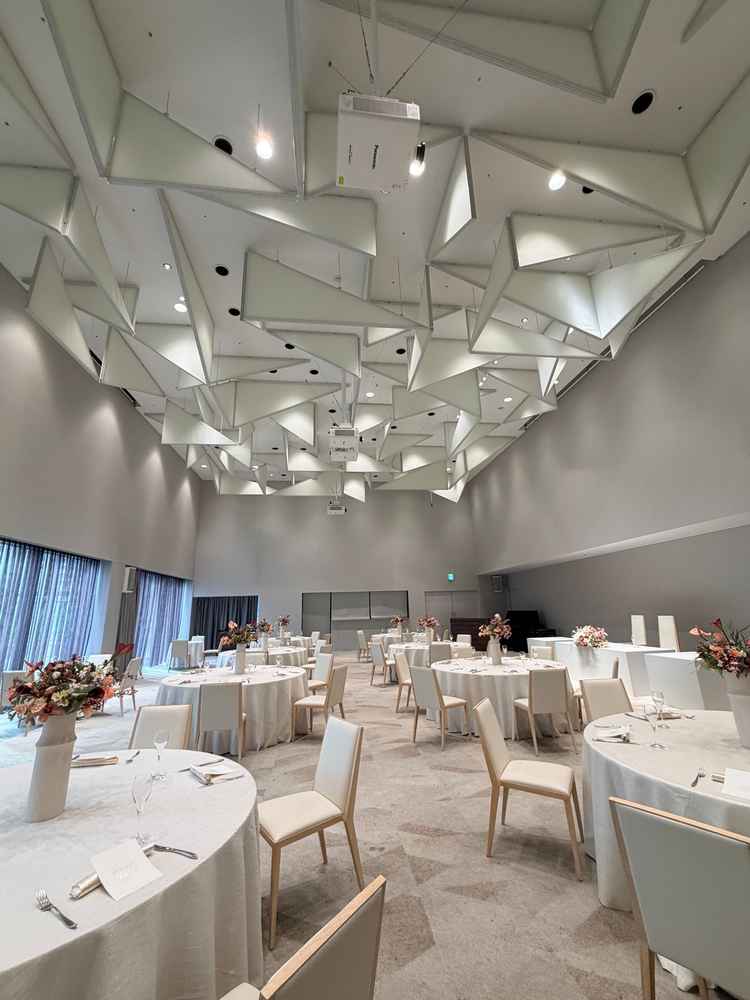 白基調のお部屋でアレンジの自由度が高いです。