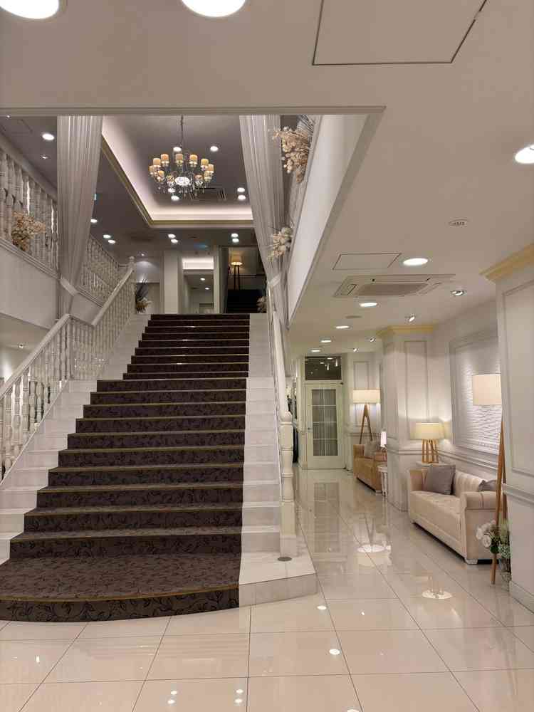 フラワーシャワーを行う階段。