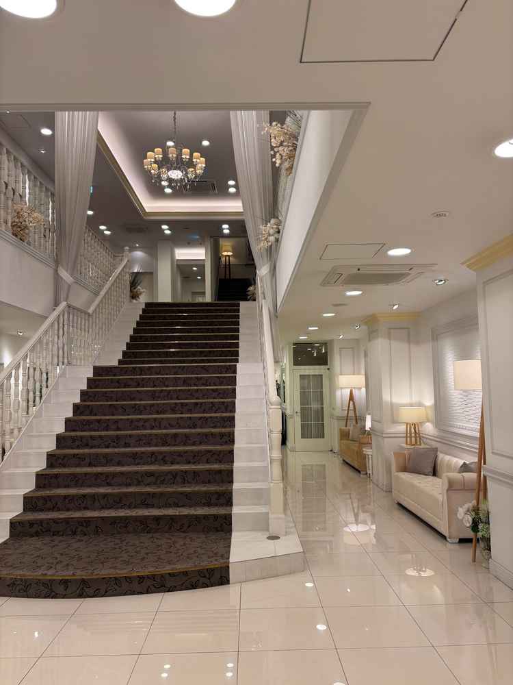 フラワーシャワーを行う階段。