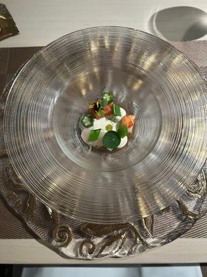 お料理がものすごく美味しかったです。お皿も素敵で、見た目もオシャレで洗練されています。