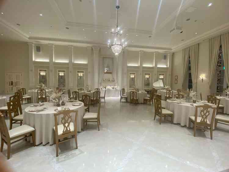 披露宴会場(白)