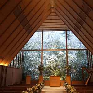 見学前から印象的だった自然を感じられるチャペル。見学日はきれいな雪景色が見られました。