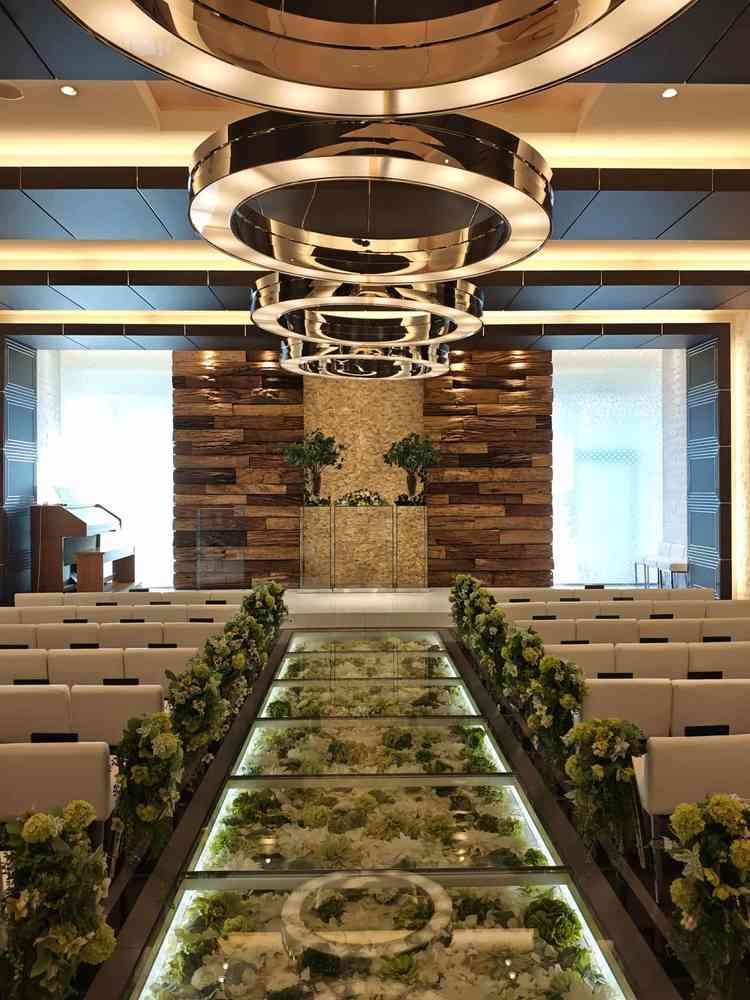 ヴァージンロードが珍しいチャペル