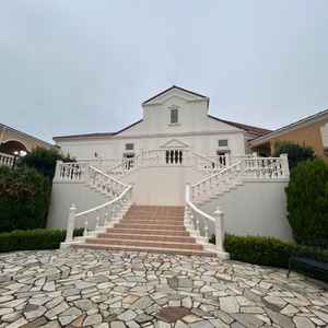 大階段があり、ここでも素敵な演出ができそうでした。