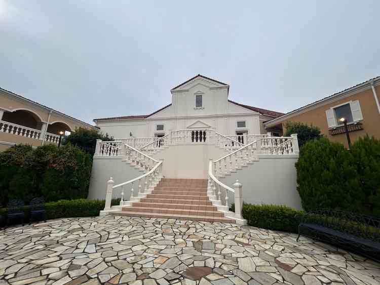 大階段があり、ここでも素敵な演出ができそうでした。