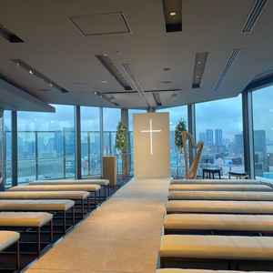 200度くらい東京を見渡せる開放的なチャペルの景色。
