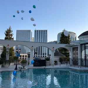 バルーンリリースの演出を体感させてもらえました。ゲスト側目線で楽しめて、風船がとても綺麗でした。