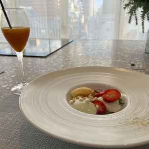 デザートの試食。豆腐で作られたデザートとマンゴーのノンアルコールカクテルを頂いた。