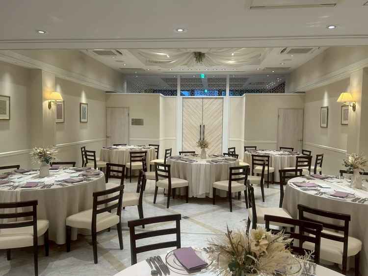 披露宴会場。最大60名ほど収容可能。チャペルのすぐ横にあるので移動が少なくて済みます。