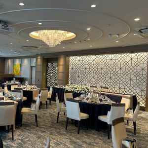 披露宴会場。広くてフローリングではなく絨毯で雰囲気がよかった。