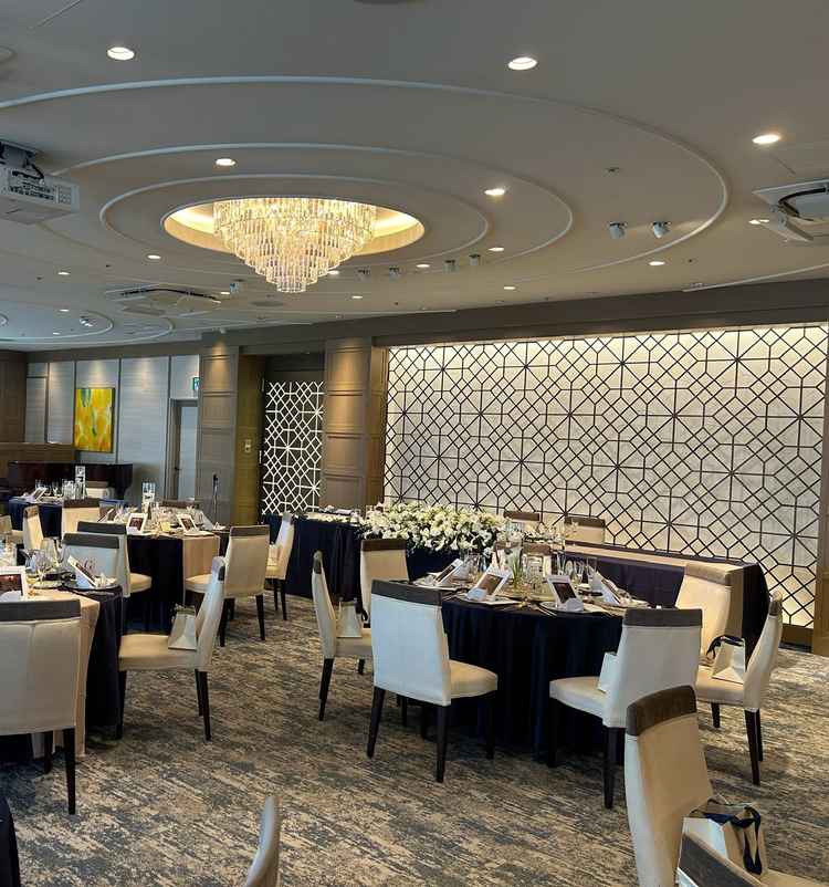 披露宴会場。広くてフローリングではなく絨毯で雰囲気がよかった。