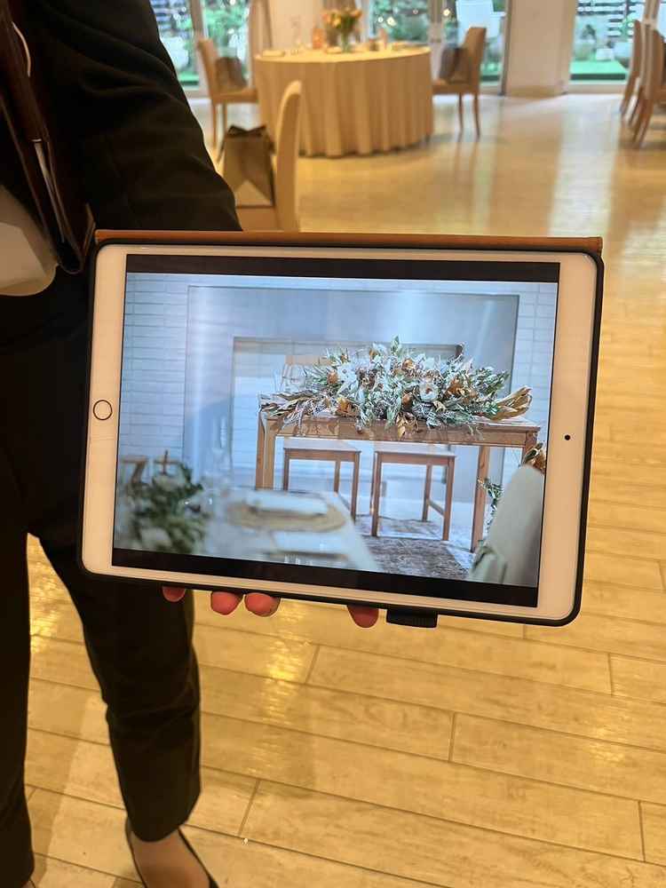 披露宴会場は広さもあり、自分たちらしくコーディネートでき、テーブルのイメージも湧きました