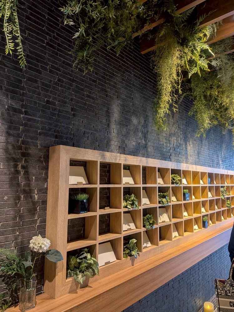 新しくつくられたばかりというレターボックス。参列者としてもわくわくするような仕組みでした。