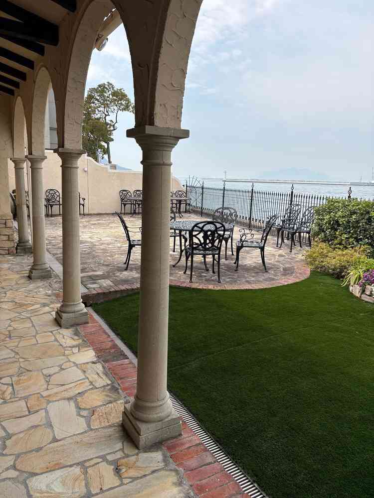 披露宴会場から見える海とガーデンがとても良かった。