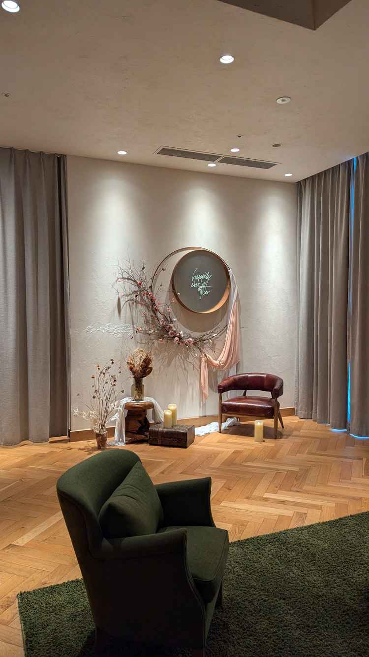 フォトスポットが至るところにあり、しかも会場があらかじめ準備しているので手間が省けて良い。