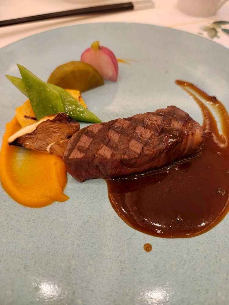 お肉がとても柔らかく、満足感のある美味しさでした。