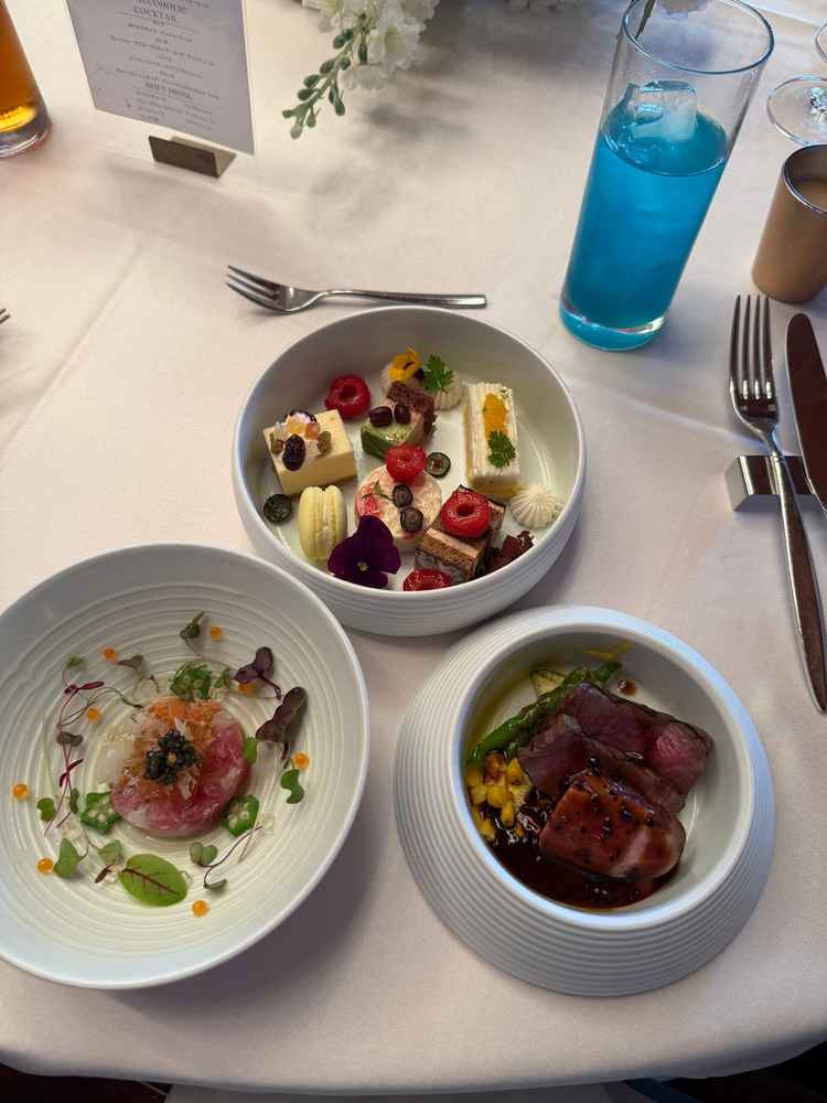 ソラをイメージしたドリンクもお料理も美味しかったです。特にお肉が美味しいです。