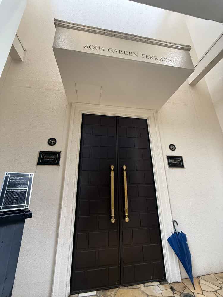 結婚式場の入り口玄関。