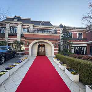 外観は写真通りおしゃれでした。夜のライトアップも綺麗でした。