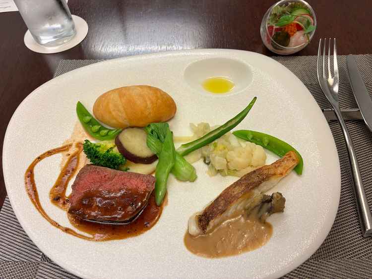 こだわりの素敵なシェフの美味しい創作料理を試食することができて、心掴まれました。